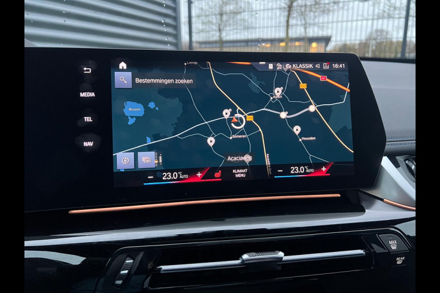 BMW X1 sDrive20i M-Sport | Panodak | Adaptive Cruise | Harman/Kardon | Head-up Display | Carplay | Alcantara Sportstoelen Memory | 360 Camera |