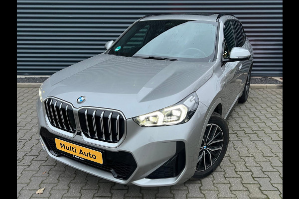 BMW X1 sDrive20i M-Sport | Panodak | Adaptive Cruise | Harman/Kardon | Head-up Display | Carplay | Alcantara Sportstoelen Memory | 360 Camera |