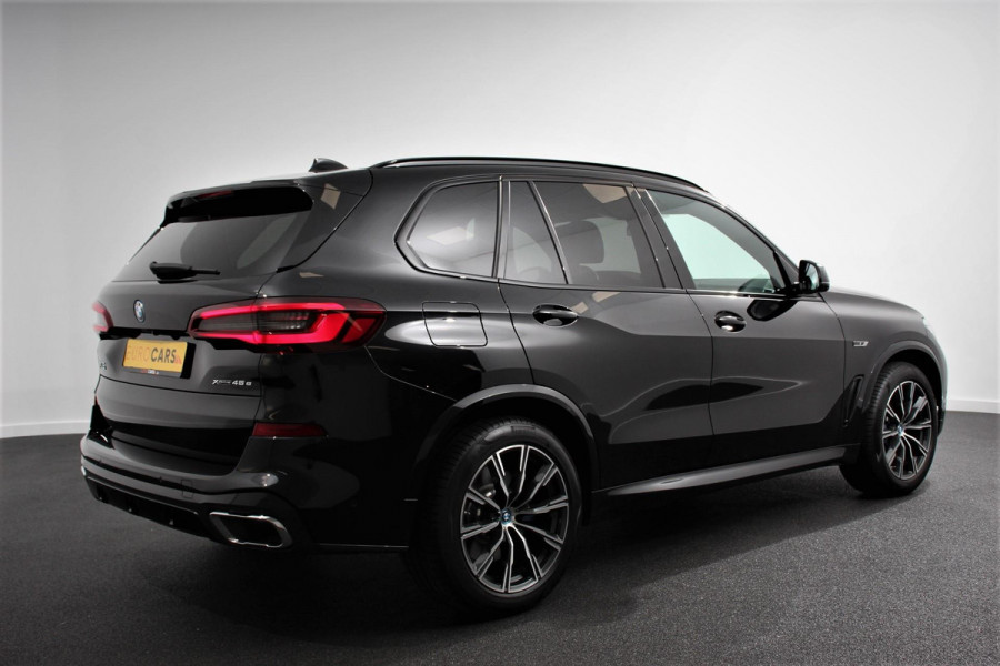 BMW X5 xDrive45e M Sport High Executive 394pk | Lederen Bekleding | Schuif-Panorama dak | Navigatie | Lichtmetalen velgen 20" | Camera