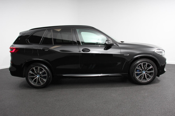 BMW X5 xDrive45e M Sport High Executive 394pk | Lederen Bekleding | Schuif-Panorama dak | Navigatie | Lichtmetalen velgen 20" | Camera