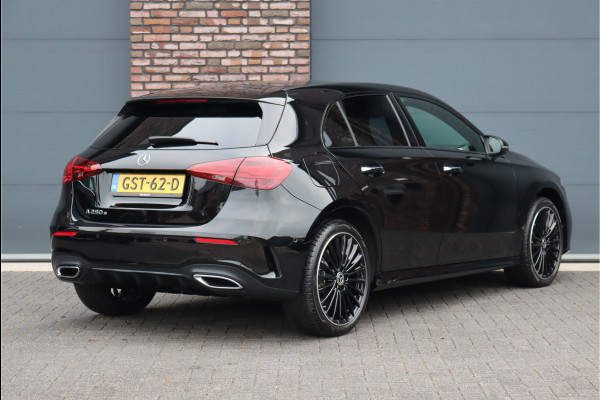 Mercedes-Benz A-Klasse 250 e AMG Line Aut8 | Distronic | Burmester | Keyless Go | Verwarmd Stuurwiel | Camera | Multibeam LED | Sfeerverlichting | Nightpakket | Zitcomfortpakket |