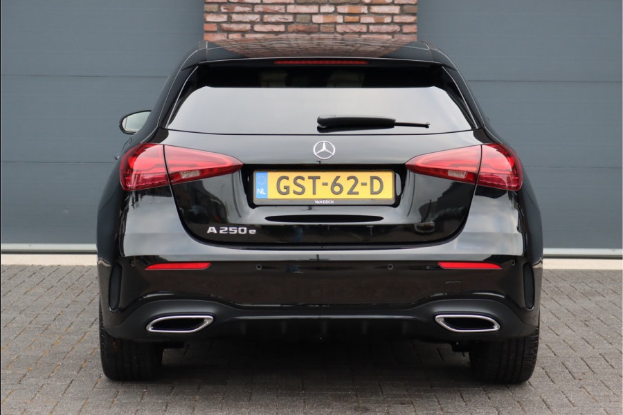 Mercedes-Benz A-Klasse 250 e AMG Line Aut8 | Distronic | Burmester | Keyless Go | Verwarmd Stuurwiel | Camera | Multibeam LED | Sfeerverlichting | Nightpakket | Zitcomfortpakket |