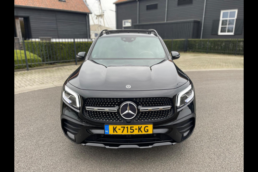 Mercedes-Benz Glb 200 AMG Line Night pakket Panoramadak AchteruirijCamera