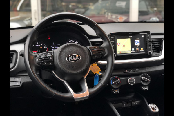 Kia Stonic 1.0 T-GDi DynamicLine | Apple CarPlay/Android Auto, Parkeersensoren, Camera, 17 inch, Navigatie, Cruise control