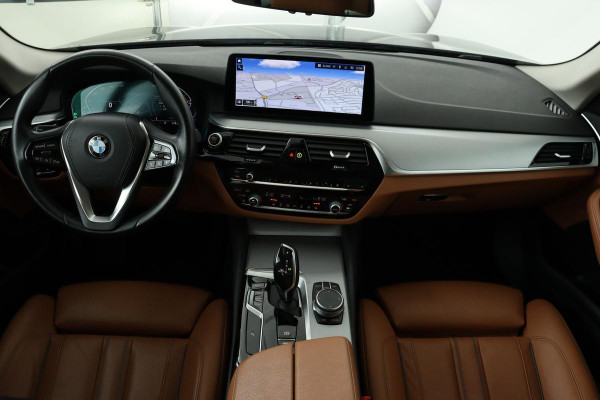 BMW 5 Serie Touring 520i High Executive | Trekhaak | Stoelverwarming | Leder | Full LED | Memory | Navigatie | Sportstuur | Carplay