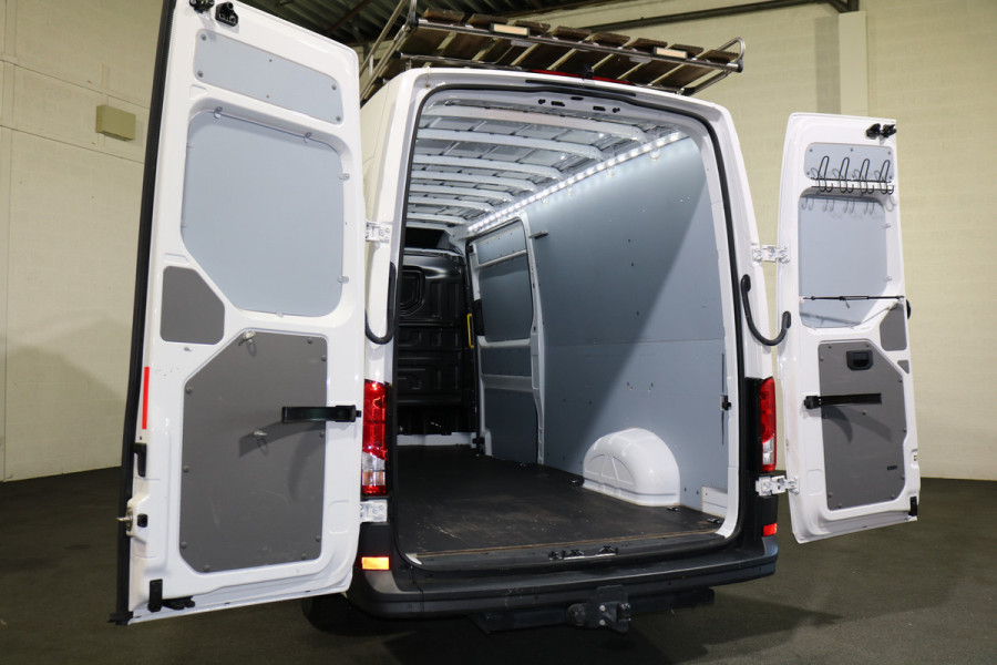 Volkswagen Crafter 2.0 TDI 177pk L4 H3 Airco Automaat Navigatie Imperiaal Trekhaak LED 2x Schuifdeur