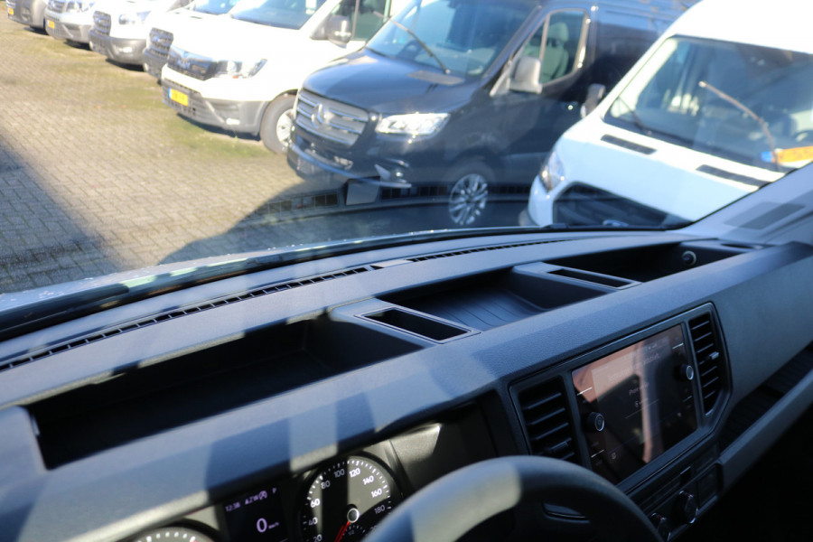 Volkswagen Crafter 2.0 TDI 177pk L4 H3 Airco Automaat Navigatie Imperiaal Trekhaak LED 2x Schuifdeur