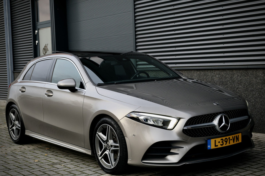 Mercedes-Benz A-Klasse 180 d AMG Premium Plus | Panorama dak | Burmester | Widescreen | Sfeerverlichting | Alcantara | 360 PDC | Volledig onderhouden