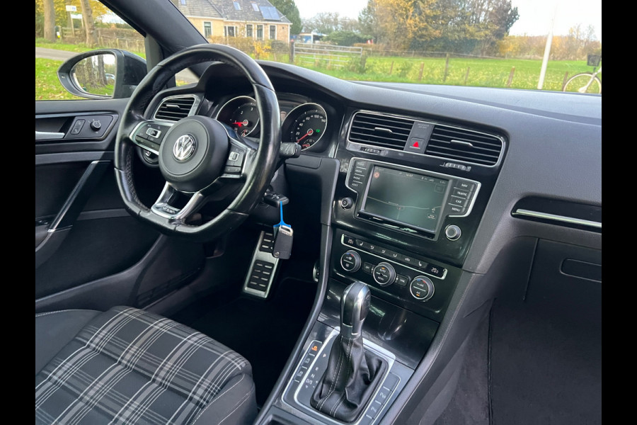 Volkswagen Golf 2.0 TDI GTD | ACC + DSG + Navi