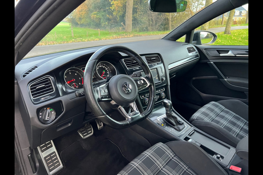 Volkswagen Golf 2.0 TDI GTD | ACC + DSG + Navi