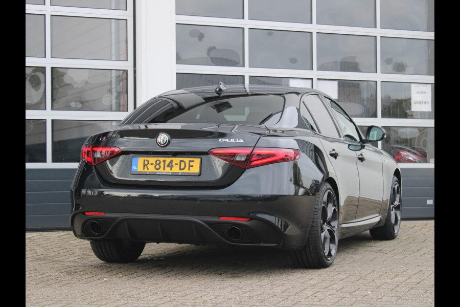 Alfa Romeo Giulia 2.0 Turbo Aut. 320pk AWD Veloce | Schuif-/Kanteldak | Xenon | Navi | Leder | Apple Carplay | 19" | Adas 2 | Stoel-/stuurverwarming | Camera | Harman Kardon