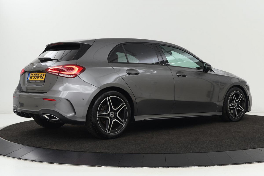 Mercedes-Benz A-Klasse 180 AMG Night | Leder/alcantara | Stoelverwarming | Sportstoelen | Sfeerverlichting | Navigatie | Full LED