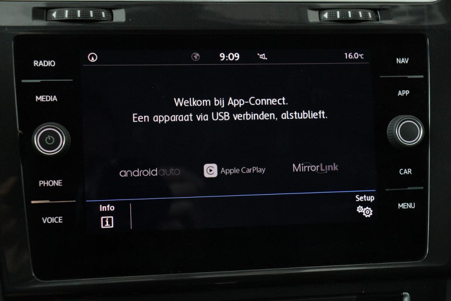 Volkswagen Golf 1.6 TDI Comfortline | Stoelverwarming | Trekhaak | Adaptive cruise | Carplay | Camera | Massage | Alcantara | Navigatie