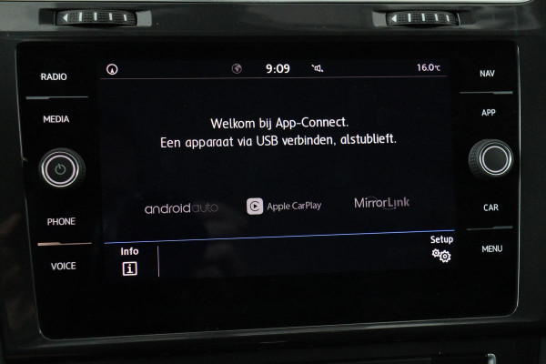 Volkswagen Golf 1.6 TDI Comfortline | Stoelverwarming | Trekhaak | Adaptive cruise | Carplay | Camera | Massage | Alcantara | Navigatie