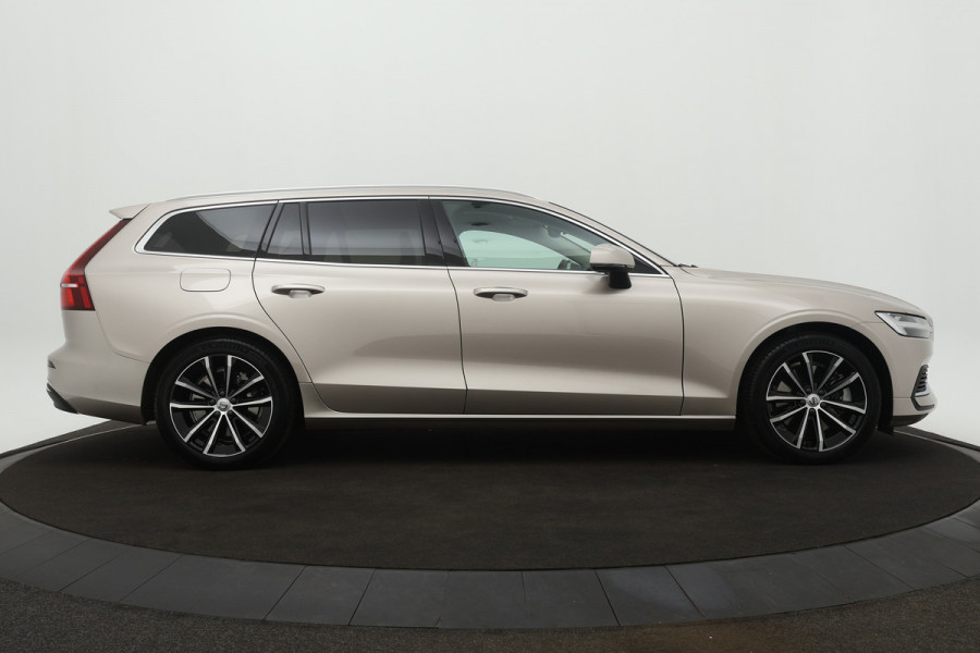 Volvo V60 BWJ 2023 / 2.0 T6 350PK Recharge AWD Core Bright | CLIMA | CAMERA A | NAVI | CRUISE | STOEL VERW. | STUURWIEL VERW. |