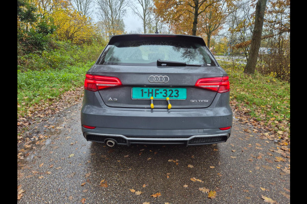 Audi A3 Sportback 30 TFSI Sport S Line Edition / Navigatie / Matrix knipperlichten / Nardo Grey/ Sportstoelen