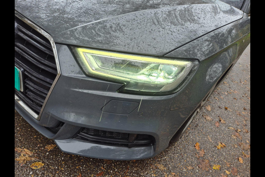 Audi A3 Sportback 30 TFSI Sport S Line Edition / Navigatie / Matrix knipperlichten / Nardo Grey/ Sportstoelen