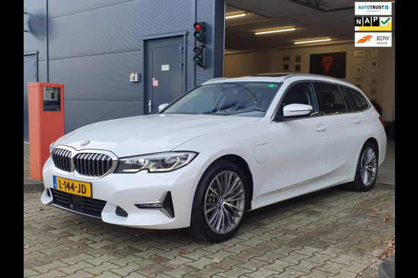 BMW 3 Serie Touring 330e High Executive / ONDERHOUDSCONTR. / ELEKTR. TREKH. / PANO / LASER / KEYLESS / HEAD-UP / ACC / HARM-KARD.!