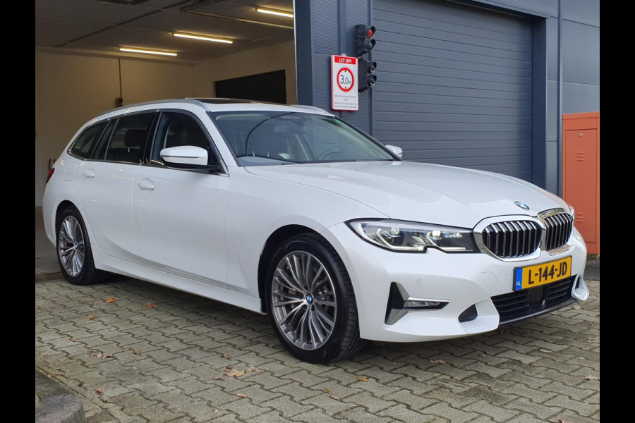 BMW 3 Serie Touring 330e High Executive / ONDERHOUDSCONTR. / ELEKTR. TREKH. / PANO / LASER / KEYLESS / HEAD-UP / ACC / HARM-KARD.!