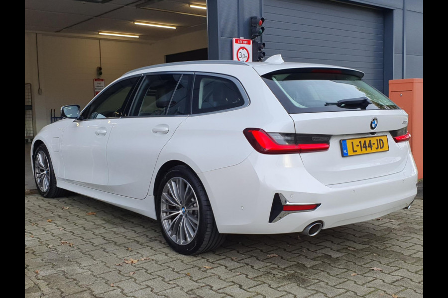 BMW 3 Serie Touring 330e High Executive / ONDERHOUDSCONTR. / ELEKTR. TREKH. / PANO / LASER / KEYLESS / HEAD-UP / ACC / HARM-KARD.!