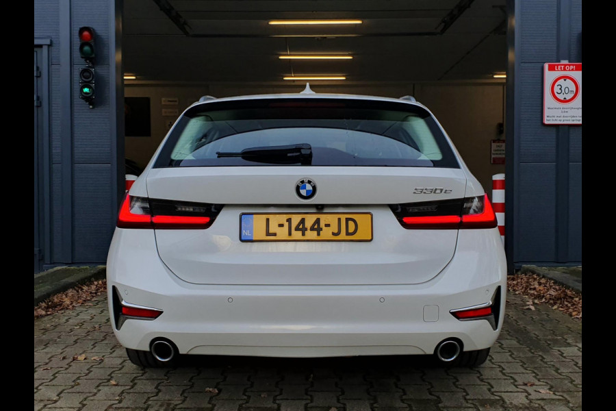 BMW 3 Serie Touring 330e High Executive / ONDERHOUDSCONTR. / ELEKTR. TREKH. / PANO / LASER / KEYLESS / HEAD-UP / ACC / HARM-KARD.!