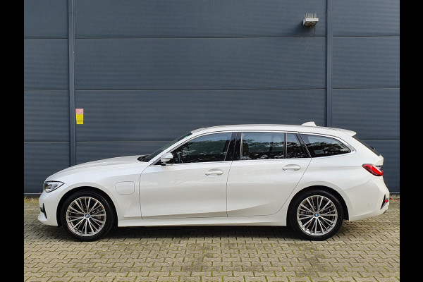 BMW 3 Serie Touring 330e High Executive / ONDERHOUDSCONTR. / ELEKTR. TREKH. / PANO / LASER / KEYLESS / HEAD-UP / ACC / HARM-KARD.!