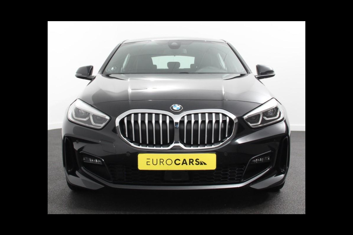 BMW 1-serie 118i | Climate Control | Adeptieve cruise control | Stoelverwarming | LED | Parkeersensoren | M Sport | Apple carplay / Andriod auto