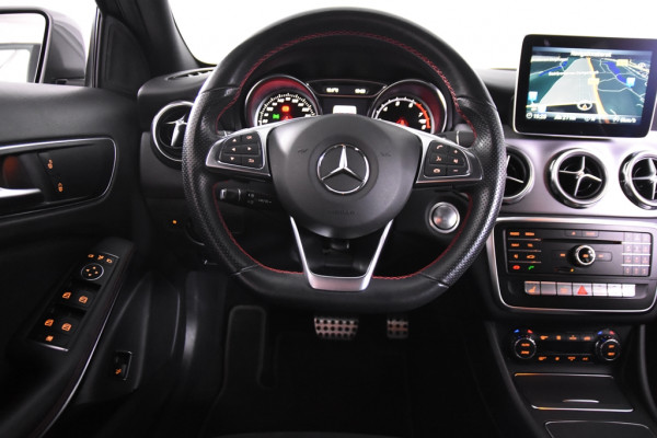 Mercedes-Benz GLA 180 AMG-Line *Navigatie*Leer*Camera*LED*