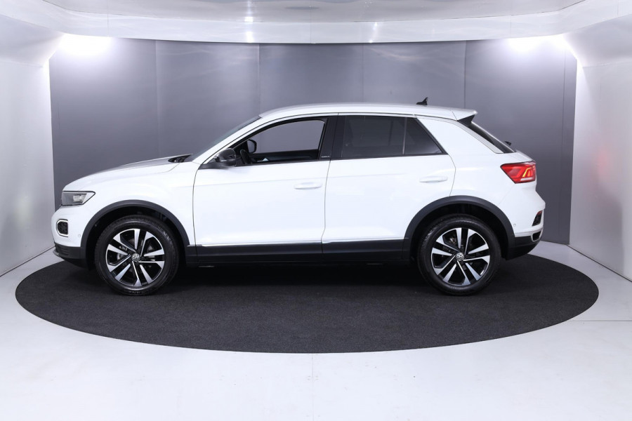 Volkswagen T-Roc 1.5 TSI Style 150 pk Automaat (DSG) | Navigatie | Parkeersensoren (Park assist) | LED koplampen | Stoelverwarming |