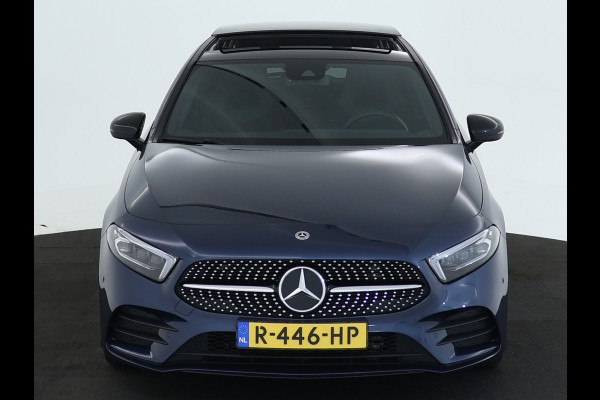 Mercedes-Benz A-Klasse 180 Business Solution AMG | Panoramadak | 5 spaaks Lichtmetalen velgen | MBUX wide screen | Navigatie | Parking support | Inclusief 24 maanden MB Certified garantie voor Europa.