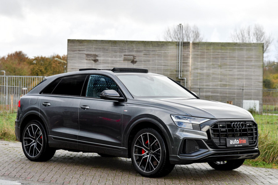 Audi Q8 55 TFSI e quattro Comp., 3x S-Line. RS zetels, Carbon, Softcl, Pano, ACC, 360, HUD, Keyless, Dodeh, Stuurvw, Trekhaak!