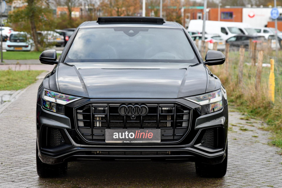 Audi Q8 55 TFSI e quattro Comp., 3x S-Line. RS zetels, Carbon, Softcl, Pano, ACC, 360, HUD, Keyless, Dodeh, Stuurvw, Trekhaak!