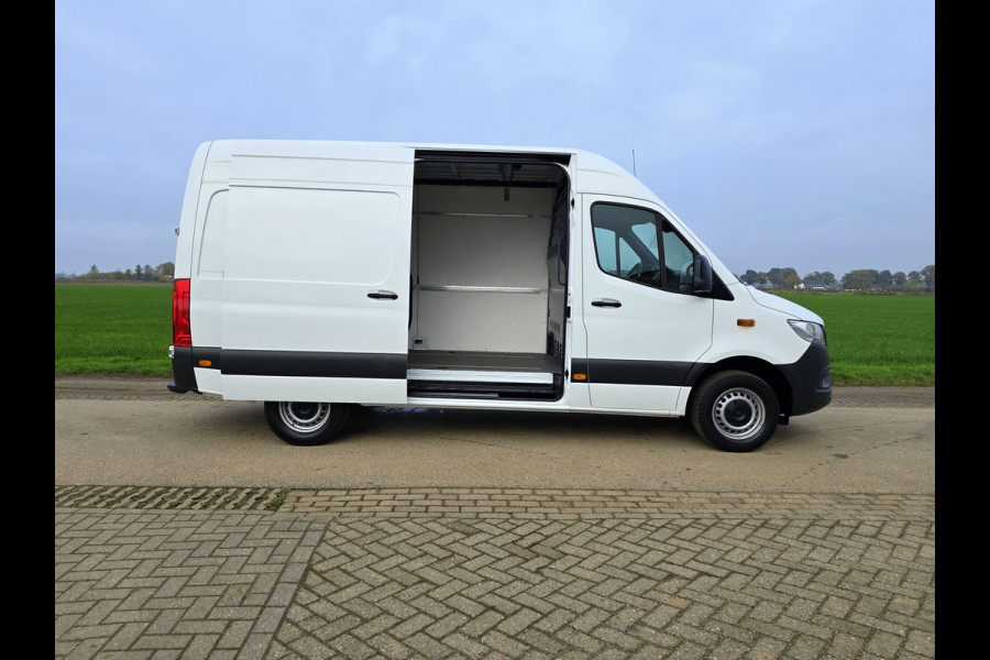 Mercedes-Benz Sprinter 317 1.9 CDI L2 H2 RWD - Euro 6 - 170 Pk - Navi - MBUX - ParkeerCamera - StoelVerwarming