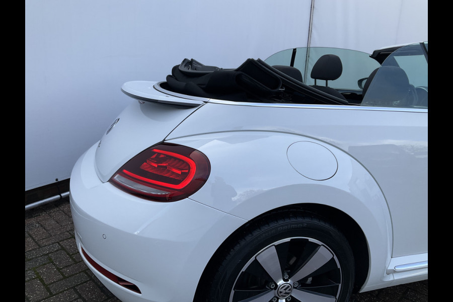 Volkswagen Beetle Cabriolet 1.2 TSI Autom Stoelverw Xenon Navi Camera Design BlueMotion Automaat