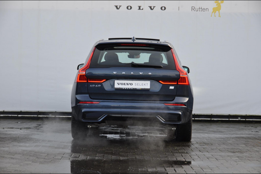 Volvo XC60 T6 350PK Long Range AWD Plus Dark / Adaptieve cruise control / Pilot Assist / Panoramisch schuif-kantel dak / Lederen bekleding / Elektrisch bedienbare voorstoelen met geheugen / Stoelverwarming voor en achter / Apple Carplay /