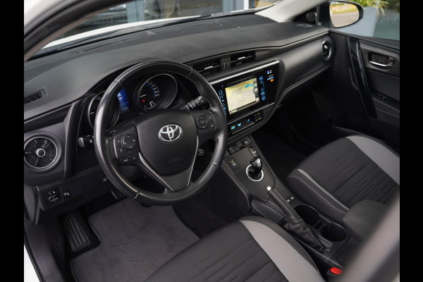 Toyota Auris 1.8 Hybrid Trend / Pano / DAB / Trekhaak / Camera / Navigatie