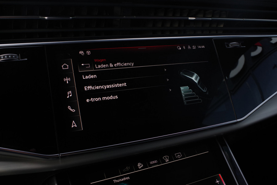 Audi Q8 60 TFSI e 463 PK Quattro Competition Plug-In Hybride, Elek. Trekhaak, Camera, Bang & Olufsen, HUD