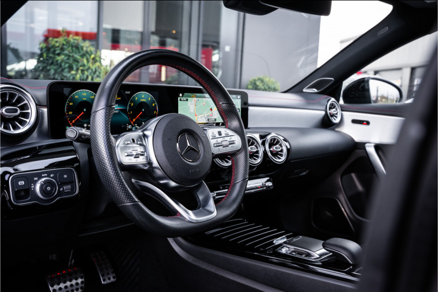 Mercedes-Benz CLA-Klasse CLA220 4MATIC Premium Plus - Panorama | Burmester | Stoelverwarming | Camera