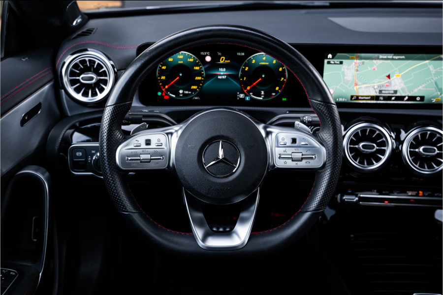 Mercedes-Benz CLA-Klasse CLA220 4MATIC Premium Plus - Panorama | Burmester | Stoelverwarming | Camera