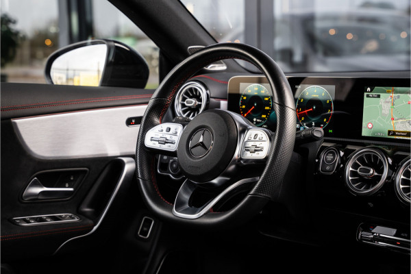 Mercedes-Benz CLA-Klasse CLA220 4MATIC Premium Plus - Panorama | Burmester | Stoelverwarming | Camera