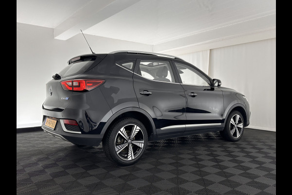 MG ZS EV Luxury 45 kWh (INCL-BTW) *PANO | FULL-LEATHER | CCS-FASTLOADER | KEYLESS | NAVI-FULLMAP | ADAPTIVE-CRUISE | CAMERA | APP-CONNECT | DAB | LANE-ASSIST | SPORT-SEATS | 17"ALU*