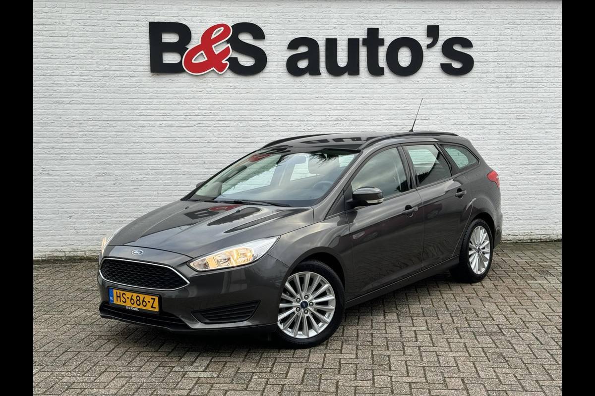 Ford FOCUS Wagon 1.0 Trend Edition Cruise control Airco Bluetooth 17 inch LM velgen Navigatie