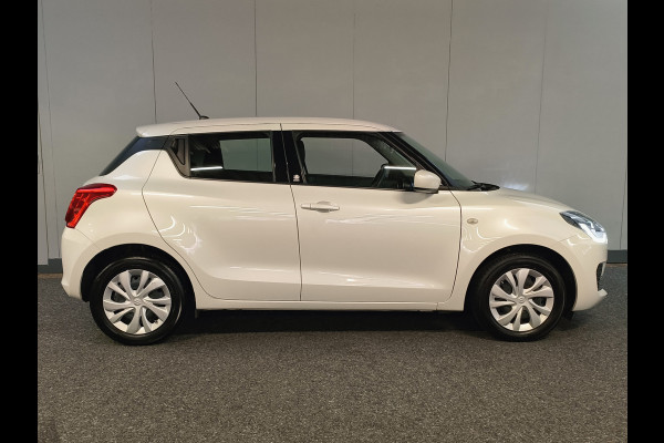 Suzuki Swift 1.2 Comfort Smart Hybrid uit 2021 Rijklaar + 12 maanden Bovag-garantie Henk Jongen Auto's in Helmond,  al 50 jaar service zoals 't hoort!