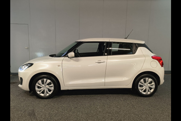 Suzuki Swift 1.2 Comfort Smart Hybrid uit 2021 Rijklaar + 12 maanden Bovag-garantie Henk Jongen Auto's in Helmond,  al 50 jaar service zoals 't hoort!