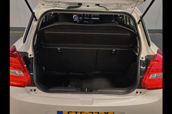 Suzuki Swift 1.2 Comfort Smart Hybrid uit 2021 Rijklaar + 12 maanden Bovag-garantie Henk Jongen Auto's in Helmond,  al 50 jaar service zoals 't hoort!