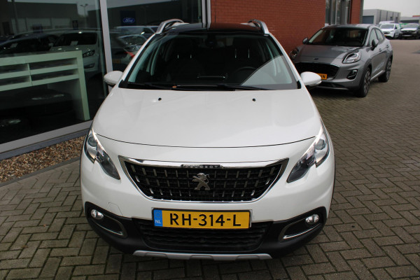 Peugeot 2008 1.2 PureTech 110 PK Allure | Trekhaak | Panoramadak | Climate Control | Camera | Cruise Control | Winterbandenset | Distributieriem net vervangen | Dealeronderhouden