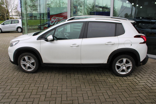 Peugeot 2008 1.2 PureTech 110 PK Allure | Trekhaak | Panoramadak | Climate Control | Camera | Cruise Control | Winterbandenset | Distributieriem net vervangen | Dealeronderhouden