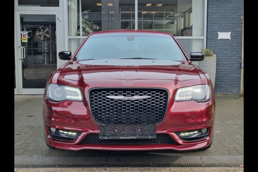 Chrysler 300C 3.6 V6 Bourgundy / LEDER / STOELVERW. / BEATS AUDIO / CLIMA /