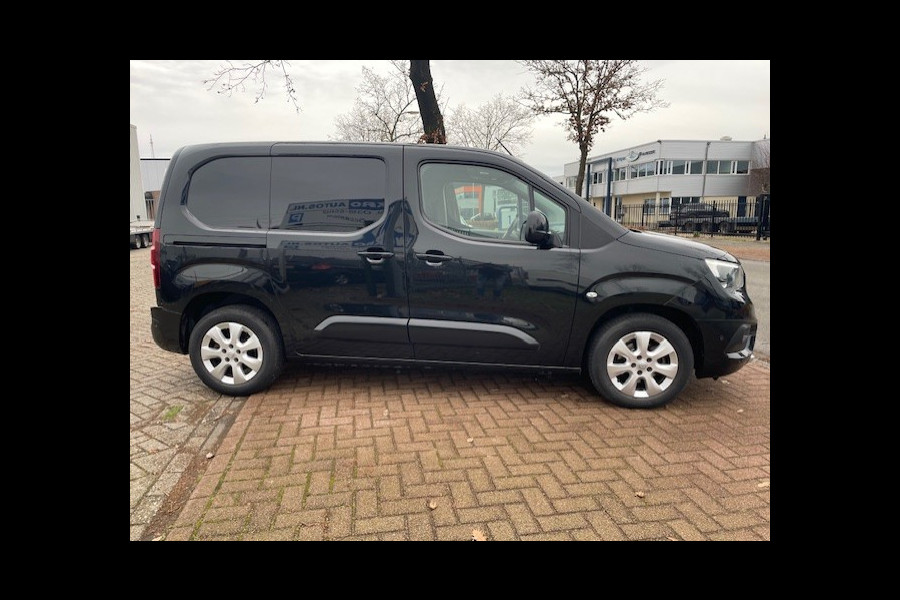 Opel Combo 1.6D L1 H1 Innovation+ Airco/ECC,Cruisecontrol,Navigatie,DAB