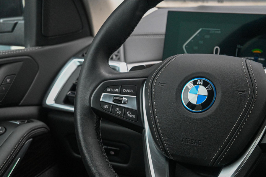 BMW X5 xDrive50e *Luchtvering / Keyless-entry / Elektr. Trekhaak / Stoelverwarming voor + achter / 20 inch*